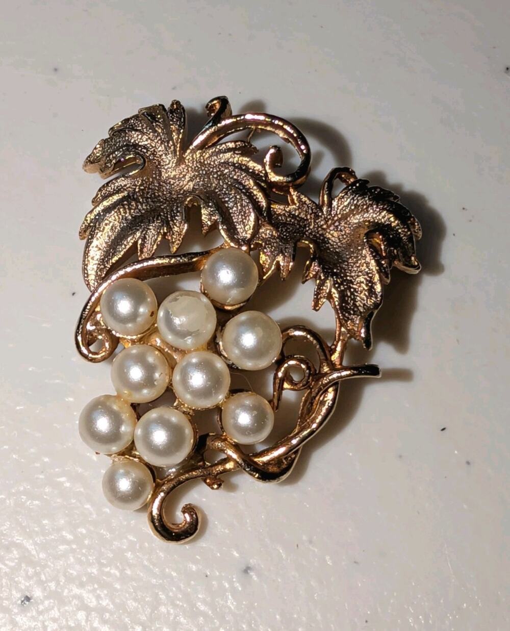 Vintage ROMA Signed Gold Tone Faux Pearl Grape Cluster Brooch Pin MCM Leaf